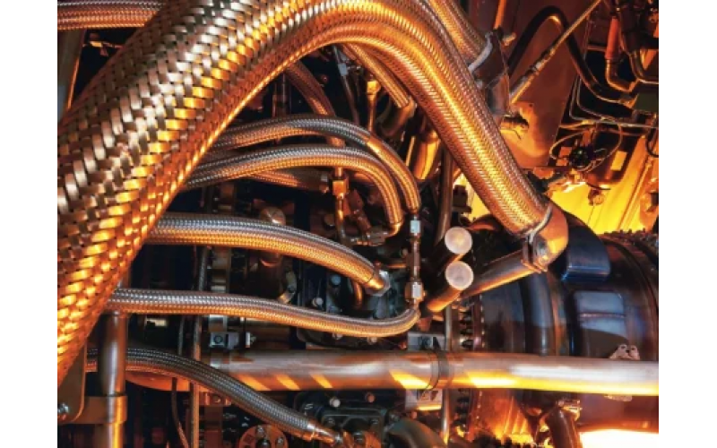 化學工廠中四氟軟管的使用場景